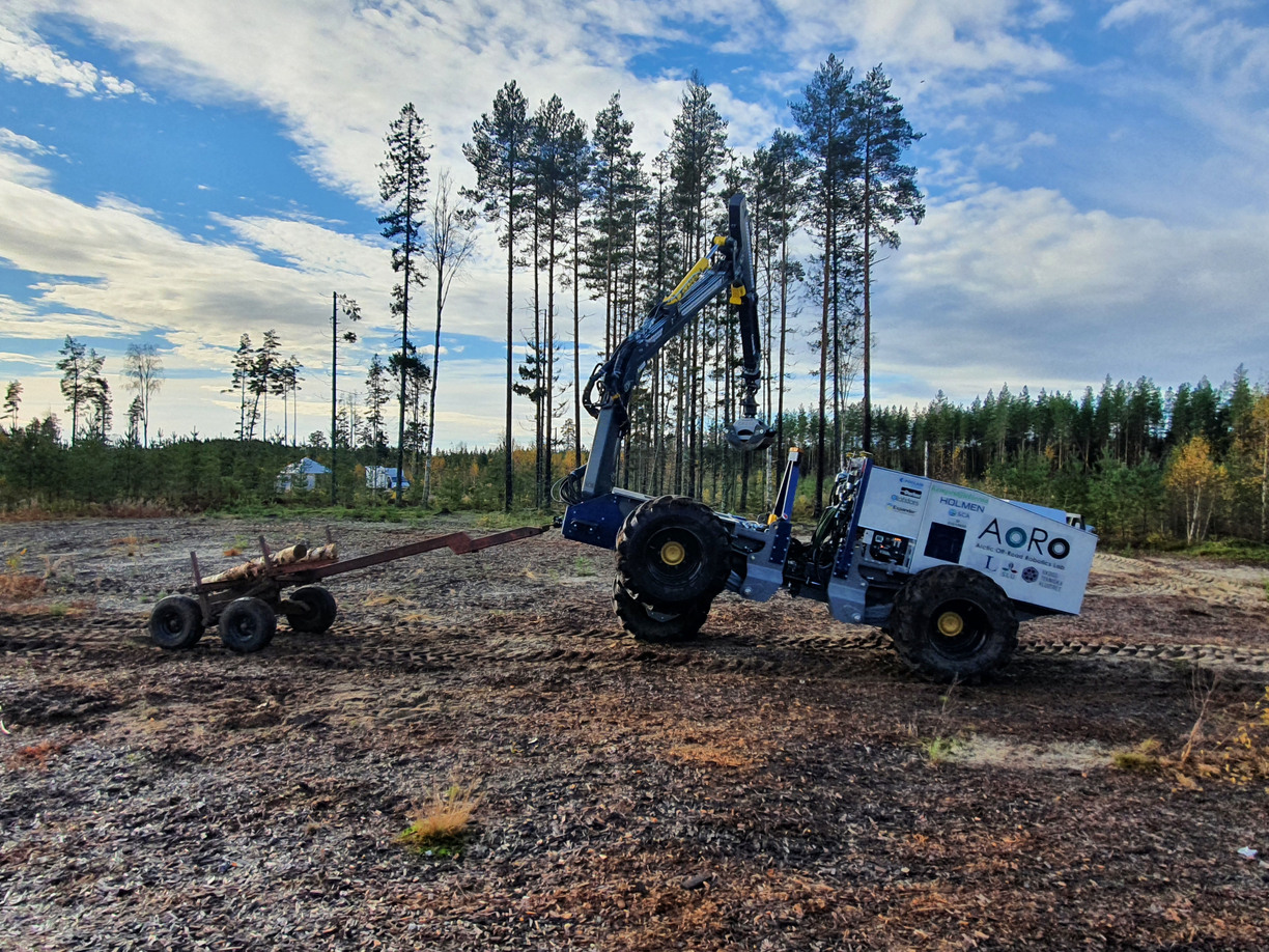 TimberMAX T‑WINCH remote controlled felling winch