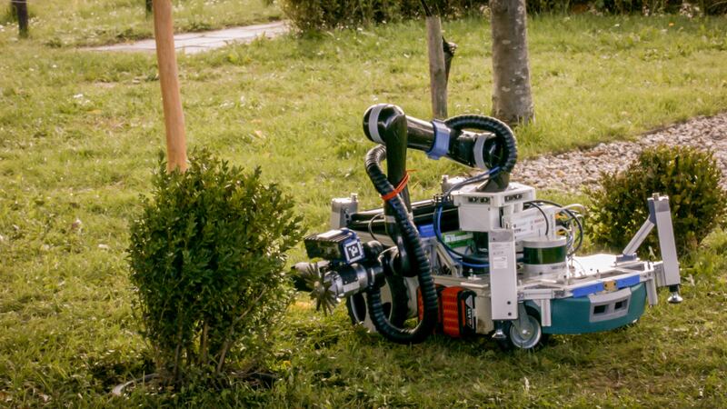 TrimBot2020 autonomous cutting machine